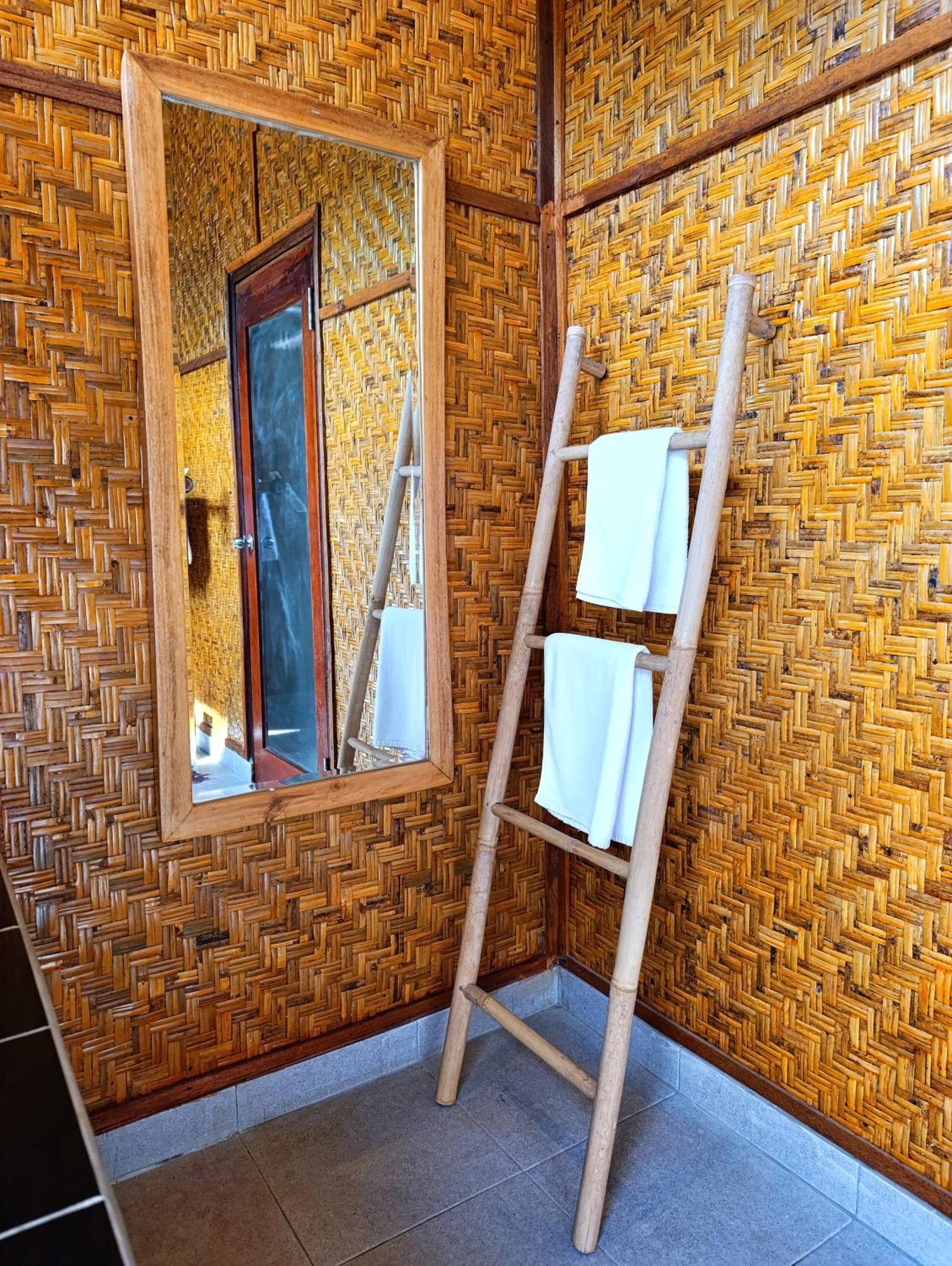 Scallywags Beach Club Gili Air Exterior photo